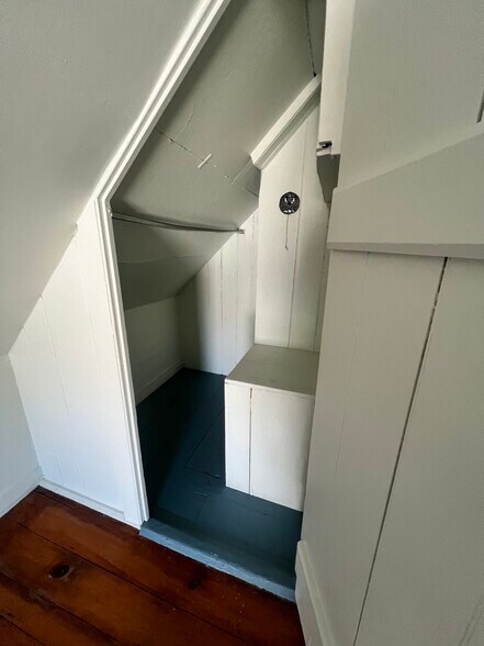 Nice sized closet - 6 Spring St