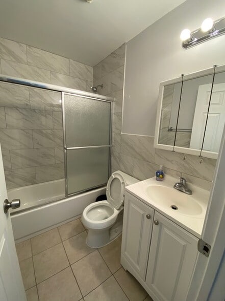 Building Photo - 260 W 24th Pl