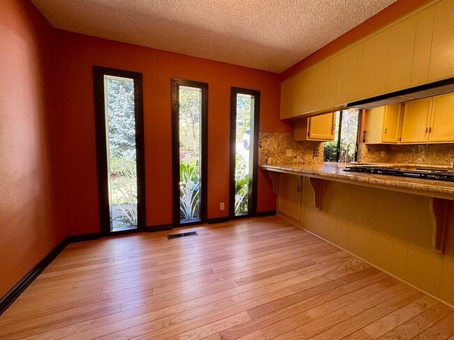 Building Photo - 4-bed 3-bath home in Nevada City!