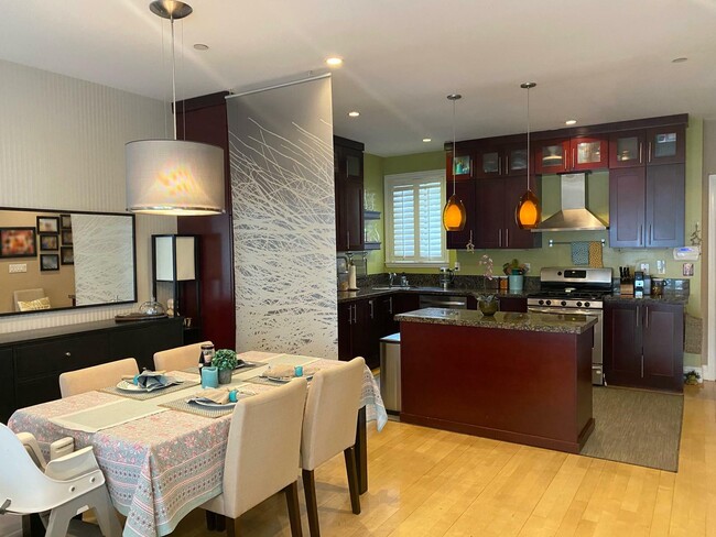 Building Photo - 525 Gough St