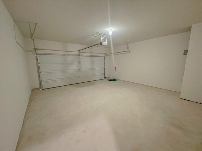 Building Photo - 204 Sunnymeade Ln