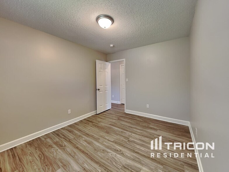 Building Photo - 607 Kingville Dr
