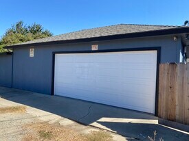 Building Photo - 1034 Prune St