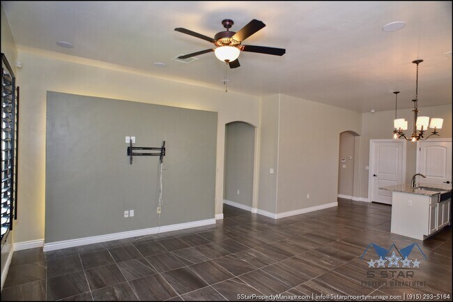 Building Photo - 14664 Sunny Land