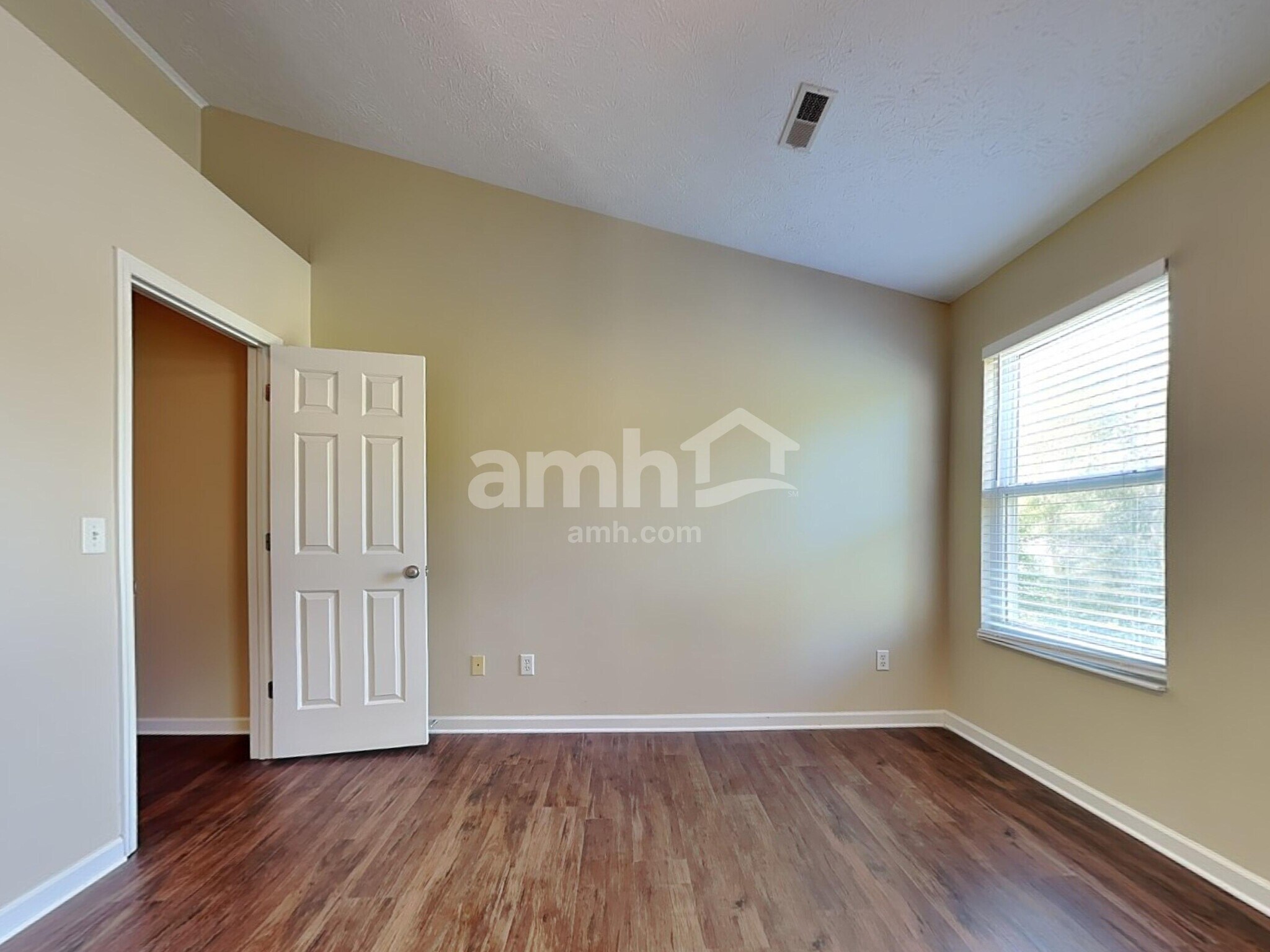 Building Photo - 552 Wildlife Ct