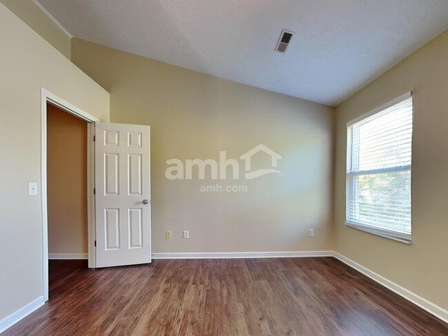 Building Photo - 552 Wildlife Ct