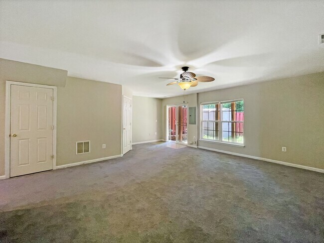 Building Photo - 15716 Palermo Terrace
