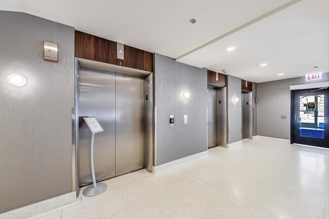 Building Photo - 165 N Canal St