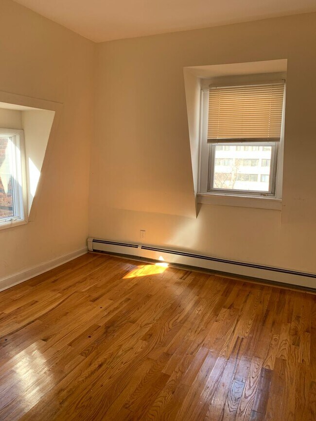 Building Photo - 86 Clinton Ave