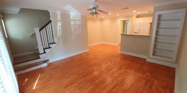 Building Photo - LEASING FOR IMMEDIATE MOVE IN!