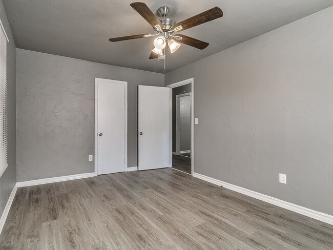 Building Photo - Completely Remodeled 2 bed 1 bath