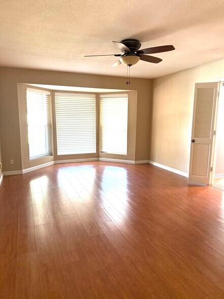 Building Photo - 8315 S Taylor Dr