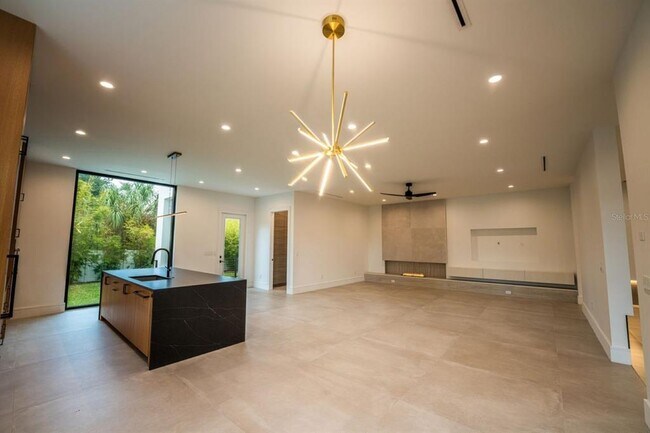 Building Photo - 3010 W Trilby Ave