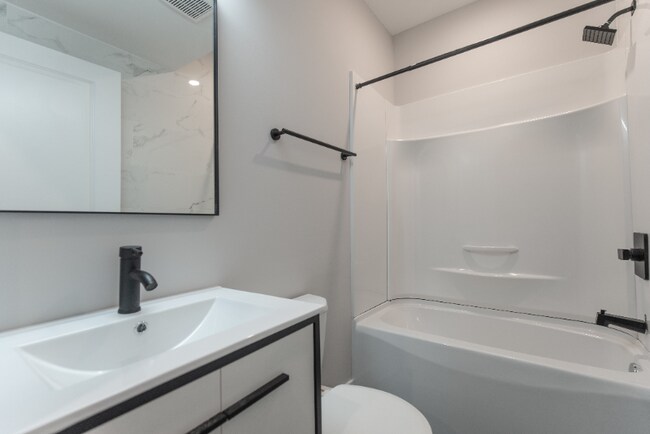 Building Photo - 665 N 35th St