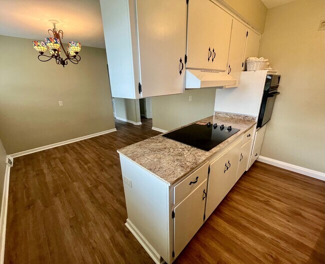 Building Photo - Three bedroom Brick Ranch in Godfrey