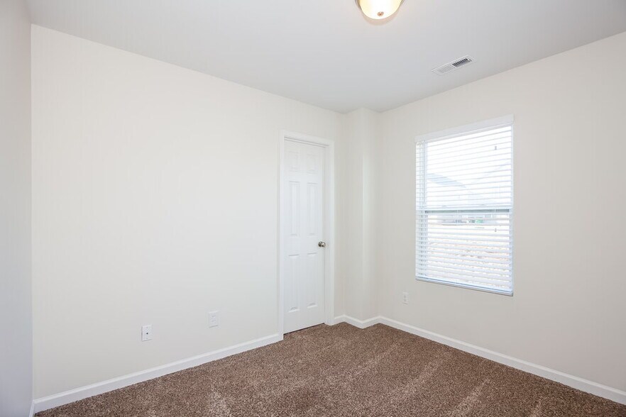 Building Photo - 5437 Twin Brook Dr