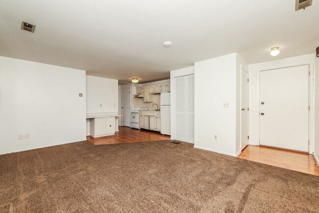 Building Photo - 3611-3625 Charlotte Dr
