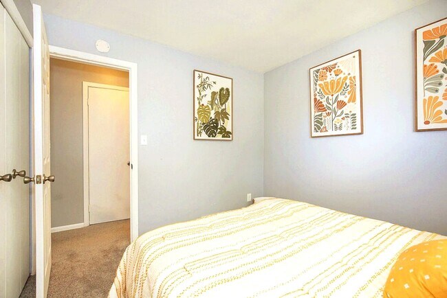 Building Photo - FULLY FURNISHED ACED 3 BED 1.5 BATH SINGLE FAMILY HOME IN BEAUTIFUL MAPLE HEIGHTS!