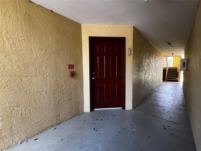 Building Photo - 12980 Vista Isles Dr