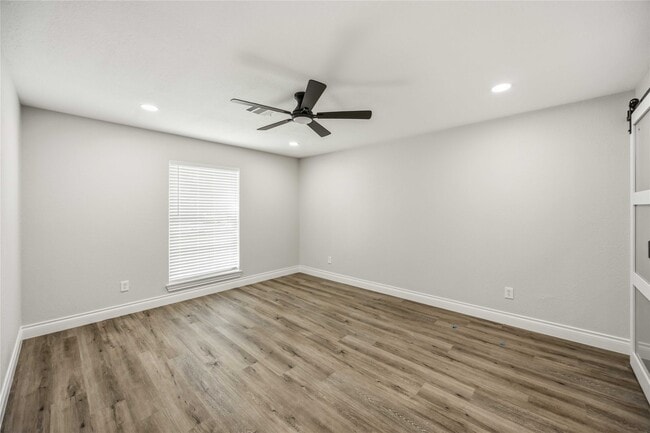 Building Photo - 5702 Old Lodge Dr