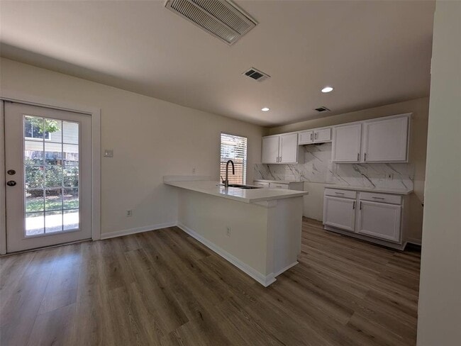 Building Photo - 11726 Rolling Stream Dr