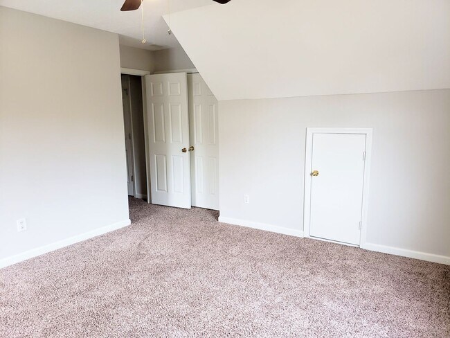 Building Photo - Beautiful 4BR Home In Established Neighborhood.