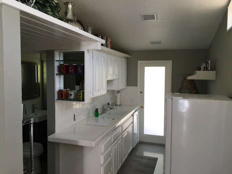 Building Photo - 777 E San Lorenzo Rd