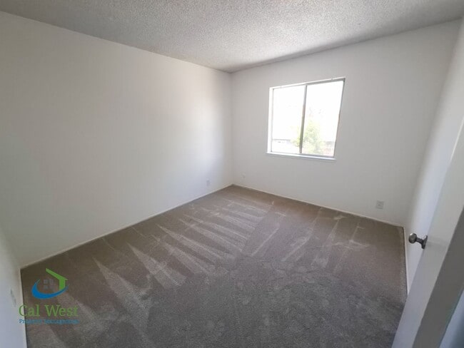 Building Photo - $2995 - Cozy 2/1 in the heart of Downtown ...