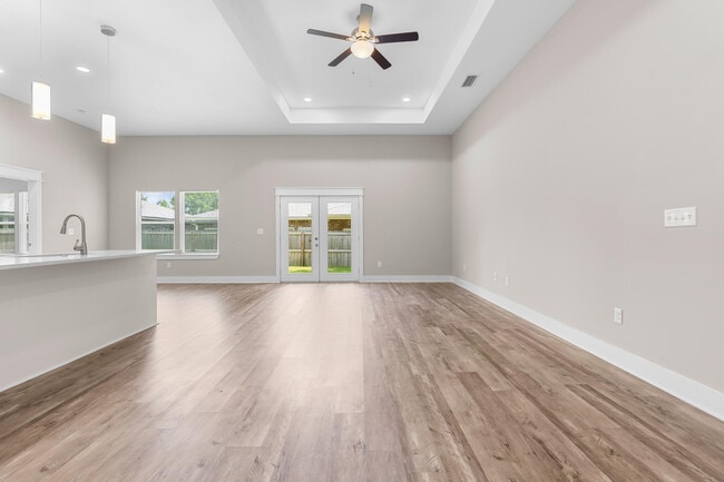 Building Photo - 5 Romana Ln