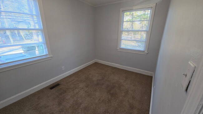 Building Photo - broo3232