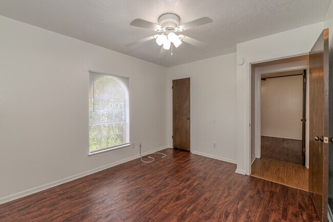 Building Photo - 450 Norvell St