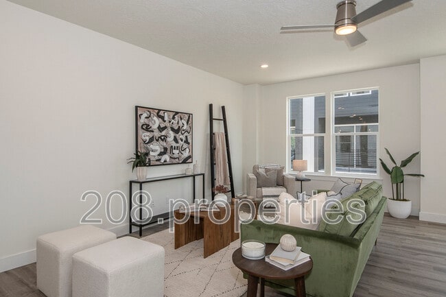 Building Photo - 486 E Violets Cv Ln