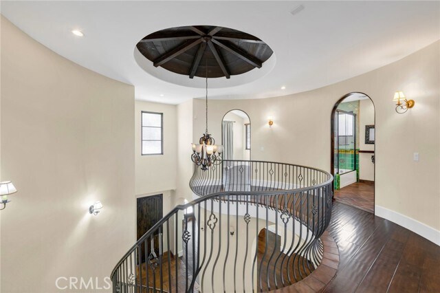 Building Photo - 221 Vía Alameda