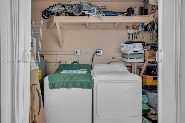 Building Photo - 862 W 79th St