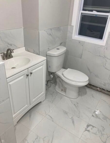 Building Photo - 7 Cottage Street Ext