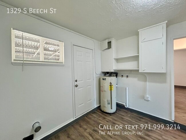 Building Photo - 1329 S Beech St