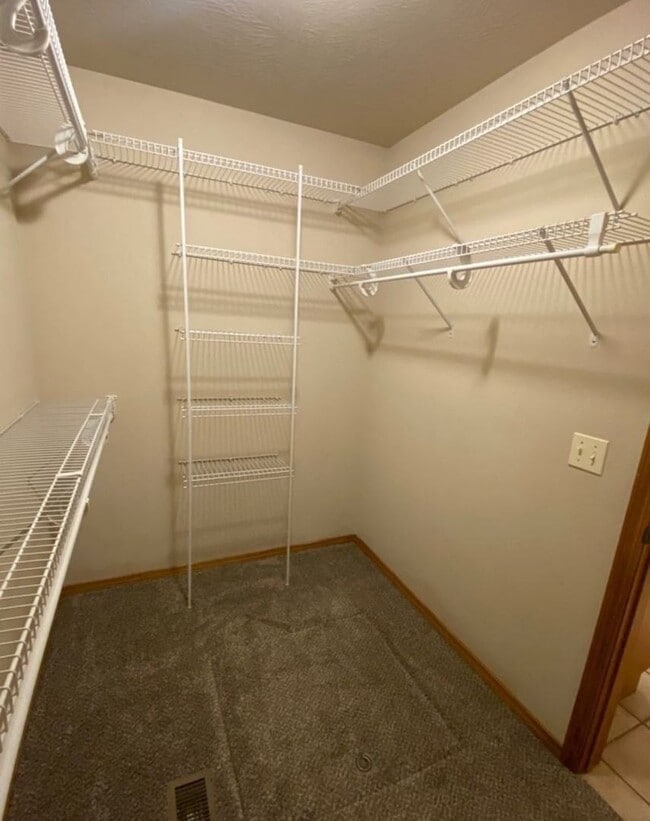 Building Photo - 4 Bed 2 Bath Home in Nixa!!