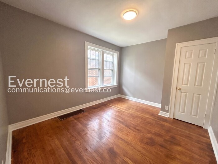 Building Photo - 5932 Floy Ave