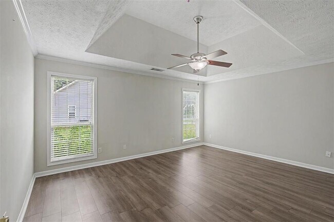 Building Photo - 665 Peachtree Trails Dr