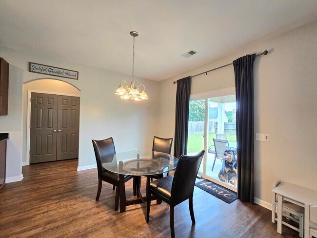 Building Photo - 525 Batty Way