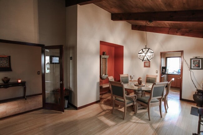 Building Photo - 1632 Siskiyou Dr