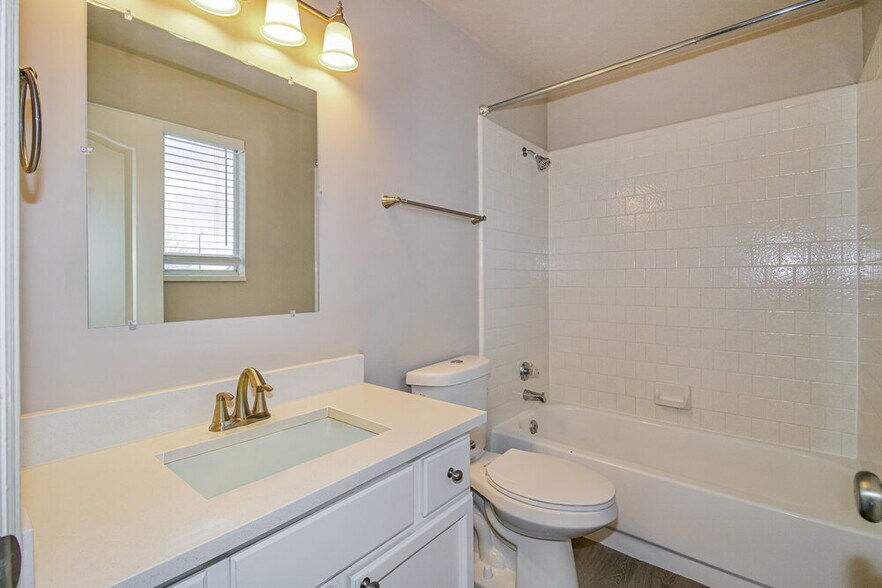 Building Photo - 6957 Diamondleaf Way