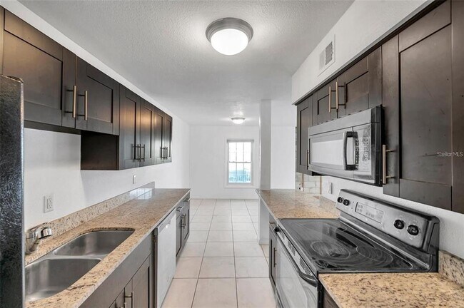 Building Photo - 107 Sea Horse Dr SE