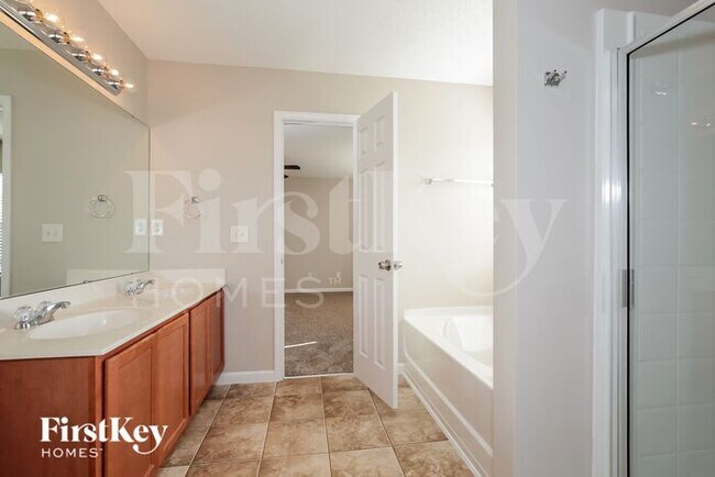 Building Photo - 307 Sutton Pl