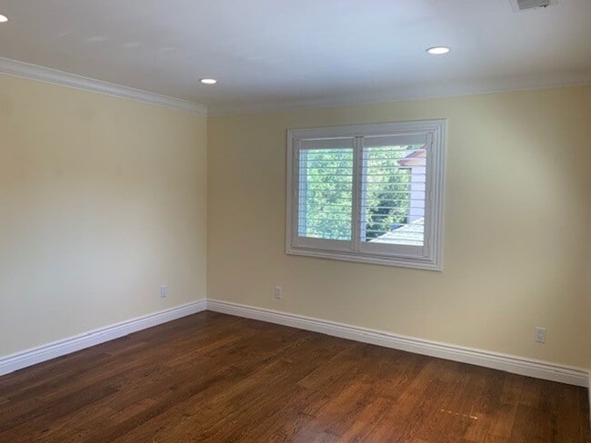 Building Photo - Beautiful Home Downtown Menlo Park