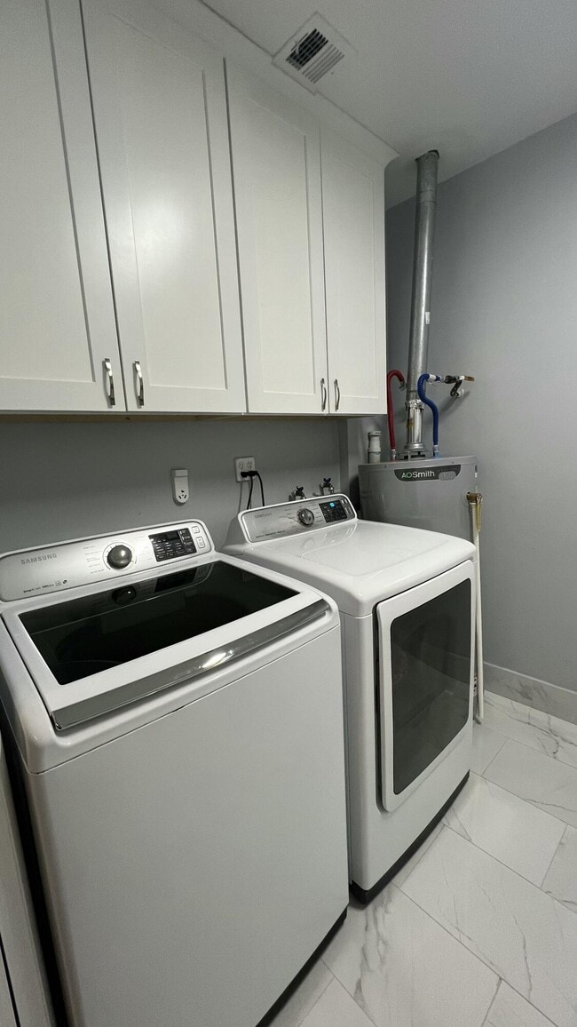 Building Photo - 920 9th St