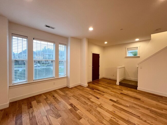 Building Photo - Beautiful 4 Bed, 2.5 Bath Home with Two Car Garage!