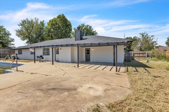 Building Photo - 9800 Willow Wind Dr