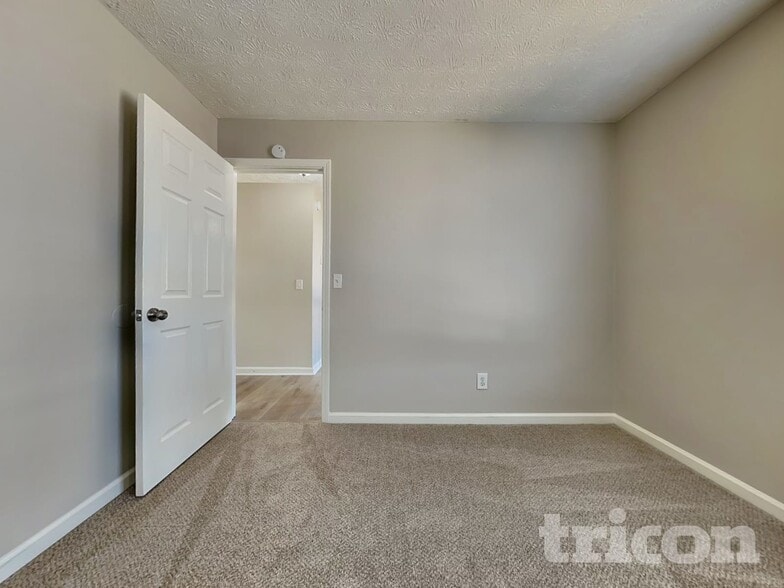Building Photo - 140 N Greenfield Cir