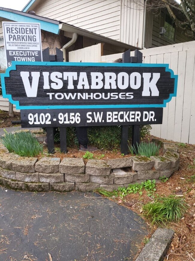 Building Photo - Spacious Top Flr 2Bdr Flat, W/D Hk-Up, D/W, Tons of Storage, Balcony!